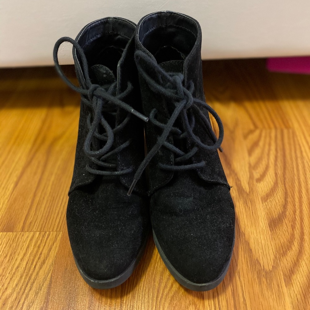 Black wedged ankle boots